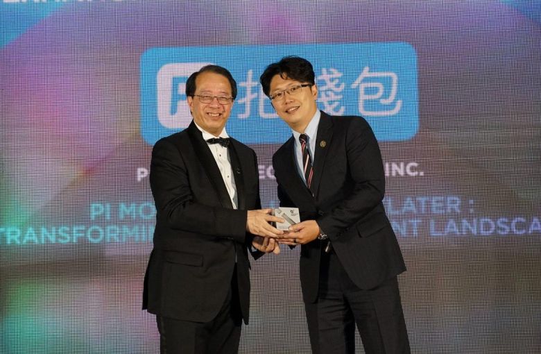 歡慶Pi 拍錢包慢點付服務獲2023 IIA國際創新獎  全家便利商店使用慢點付 最高回饋43%